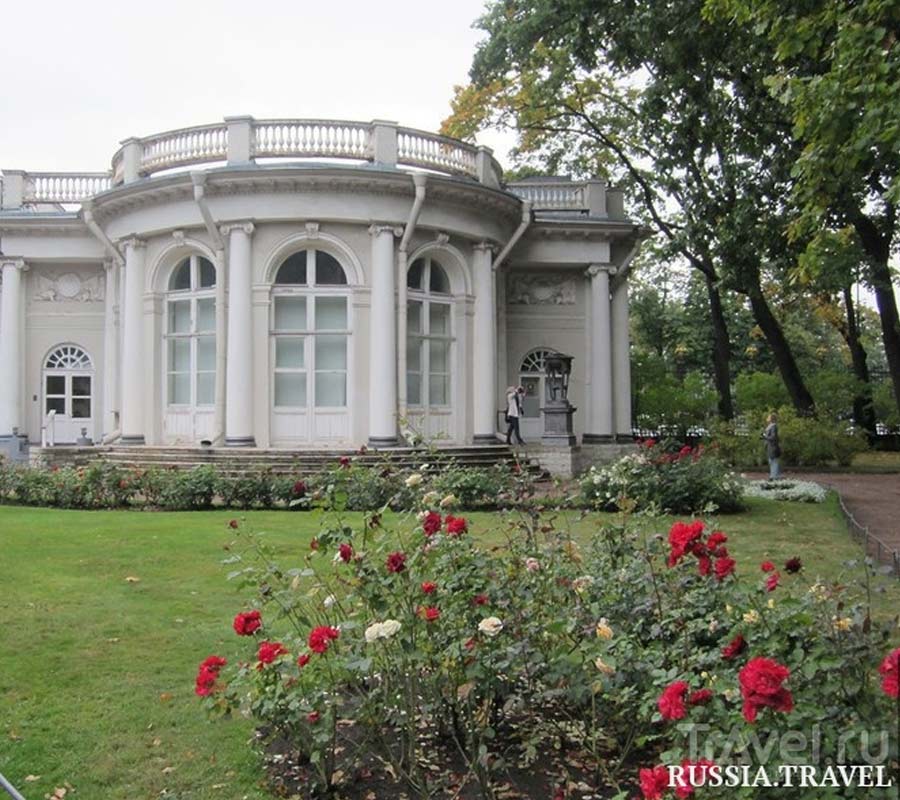 Anichkov-Garden-FRONT